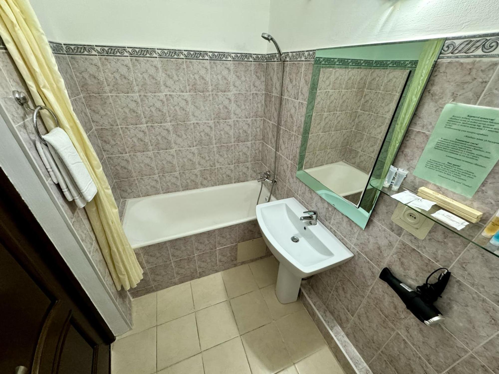 Hotel Zhambyl Тараз Екстер'єр фото